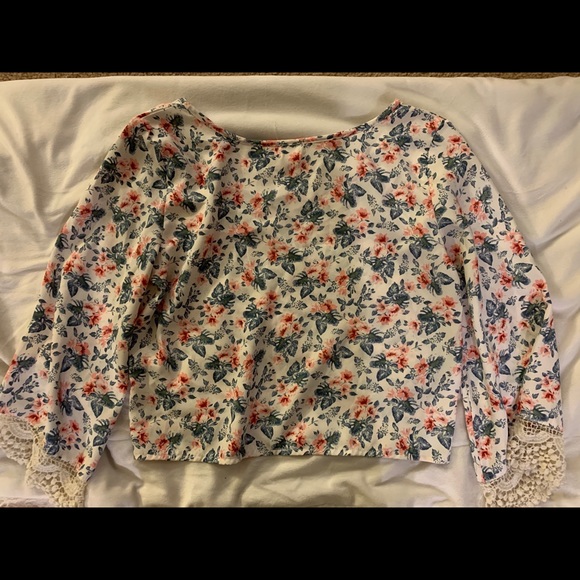 Hollister blouse - Picture 2 of 2